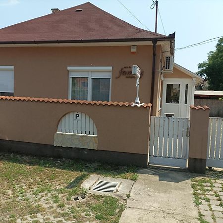 Family Vendeghaz Hotel Hajdúszoboszló Kültér fotó