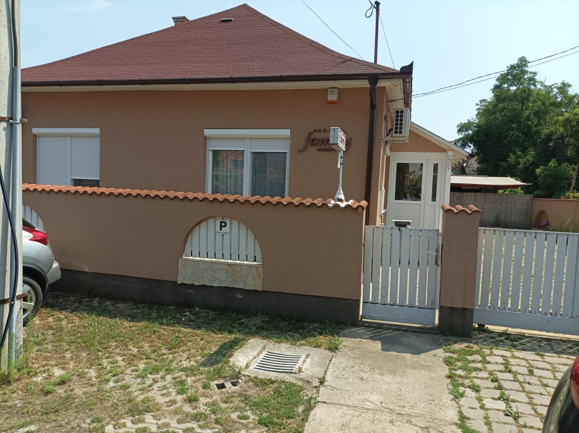 Family Vendeghaz Hotel Hajdúszoboszló Kültér fotó